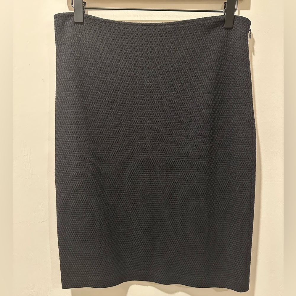 St. John Black Textured Pencil Skirt